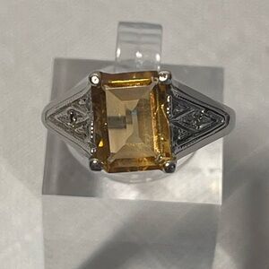 10K white gold Citrine ring. Size 7. Classic. Unique detailing. Standout design